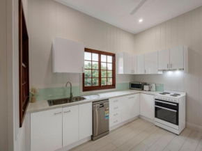 Charming 3BR Inner City Haven Highgate Hill, Brisbane